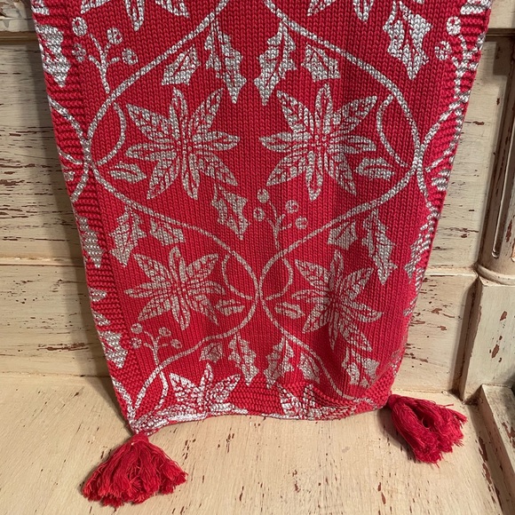 Ted Knit Table Runner By Balsam & Fir Trading Company 🌲 - Picture 1 of 7